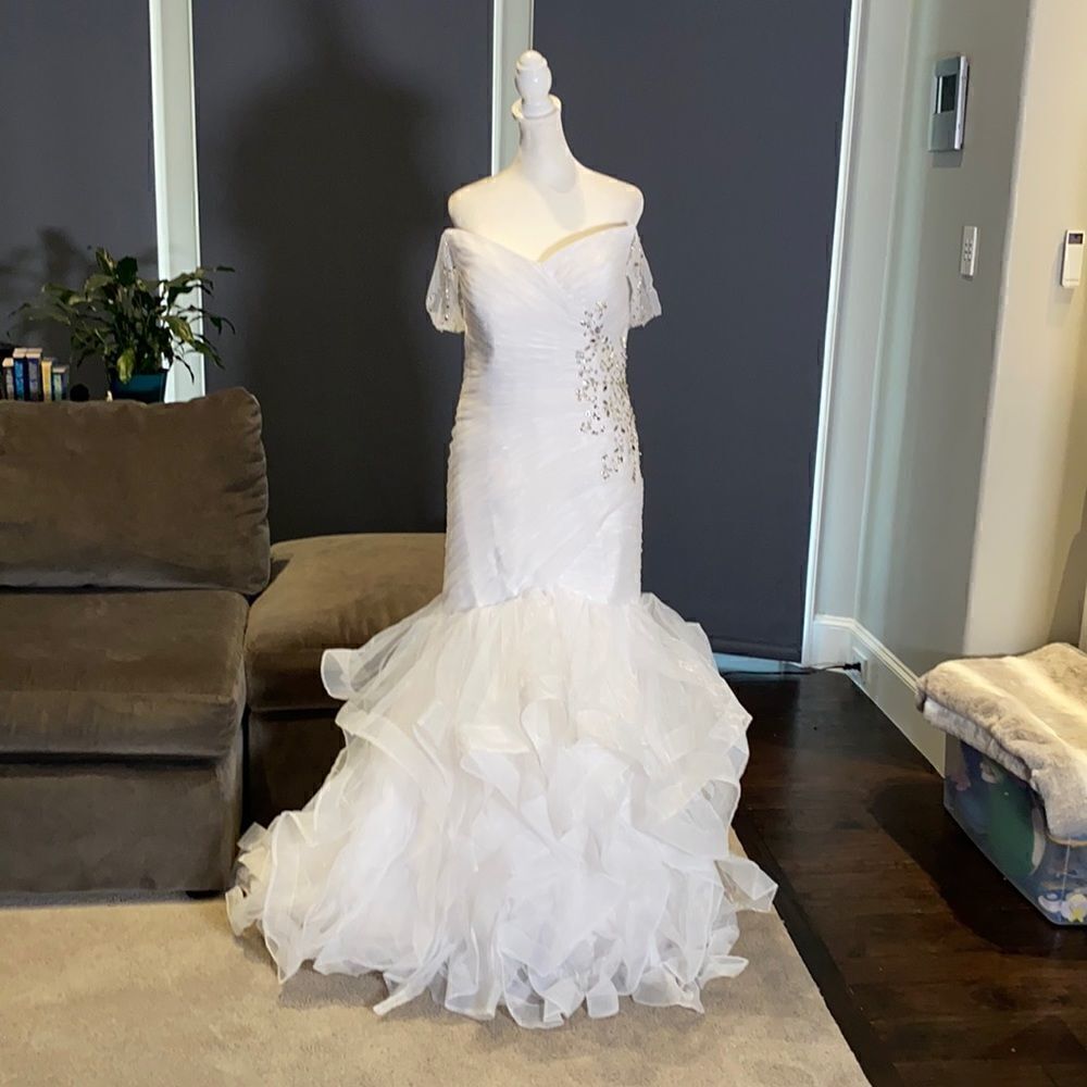 Women’s Wedding Dress with Side Design Ruffles & Corset Back Size 10 NWOT